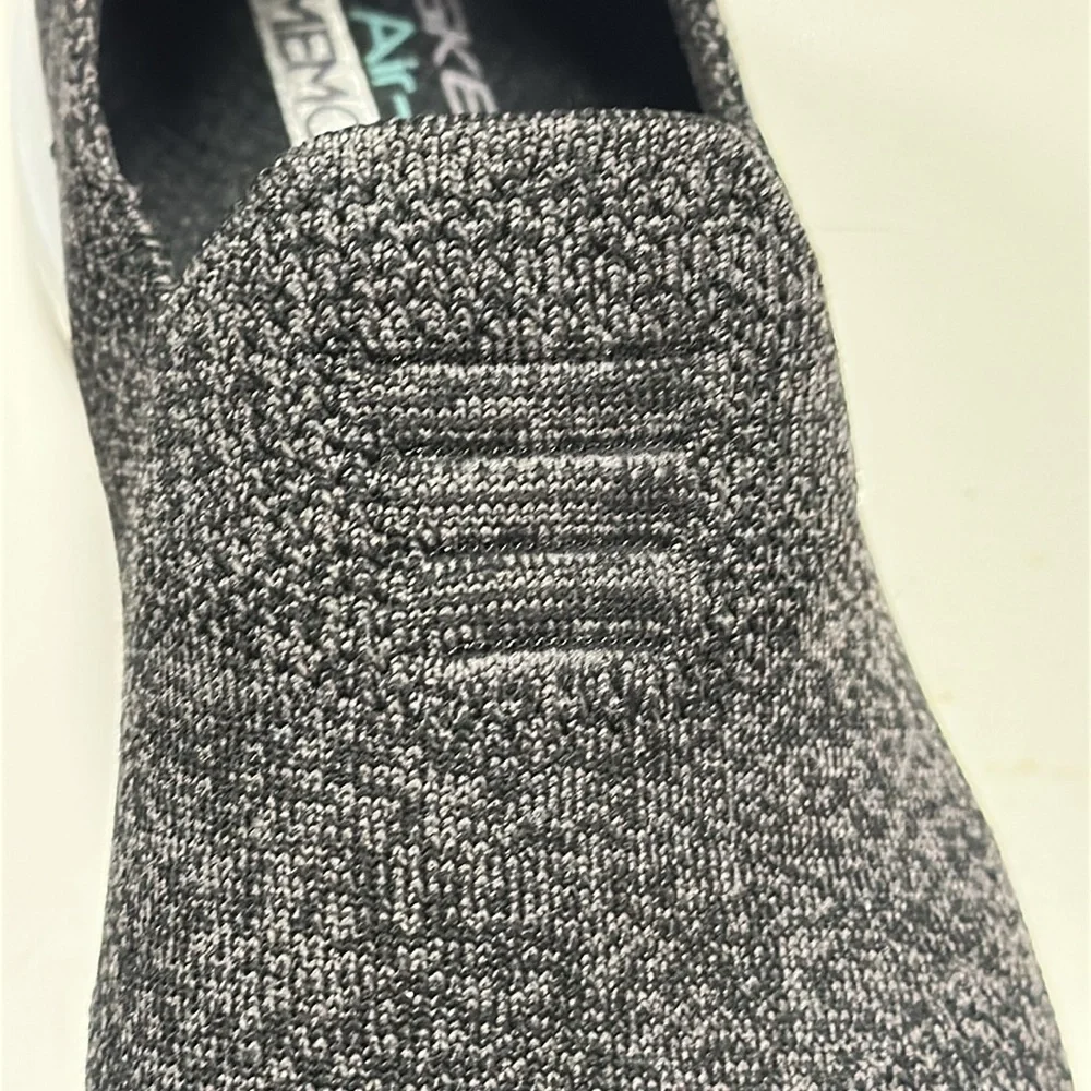 Sketchers Air-Cool Memory Foam Slip on Women’s Sneakers. Size 9.5